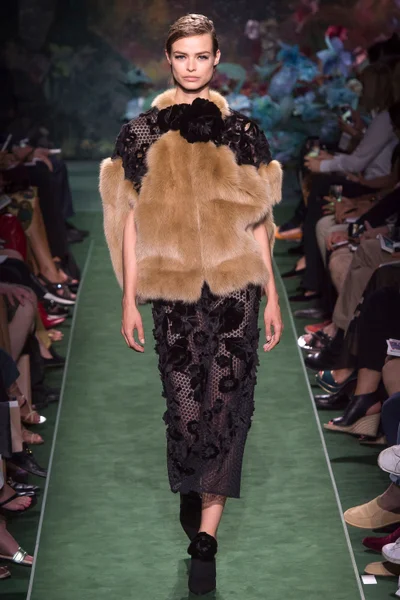 Look 27